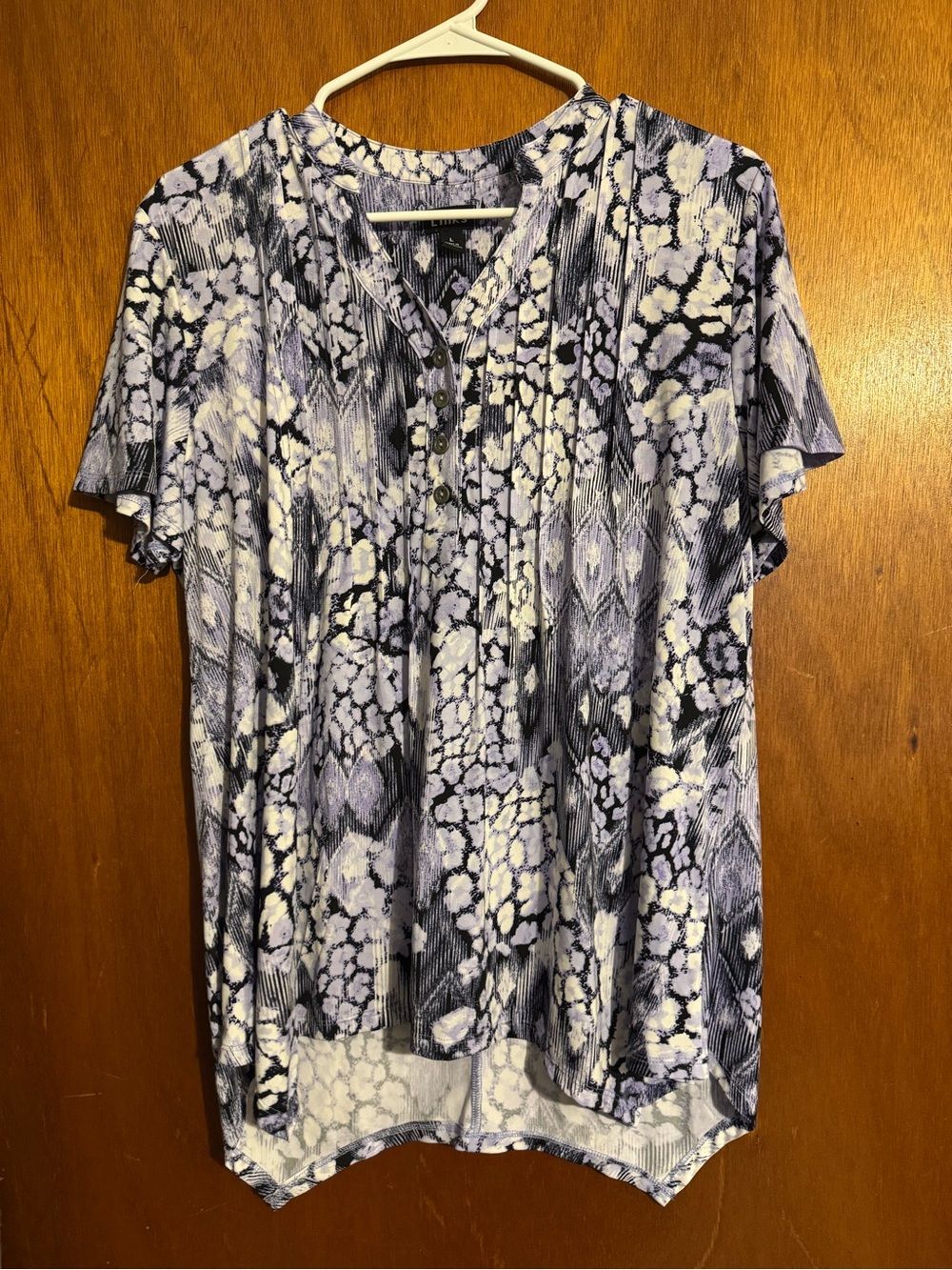 Link Lavender and Black Floral Short Sleeve V-Neck Top